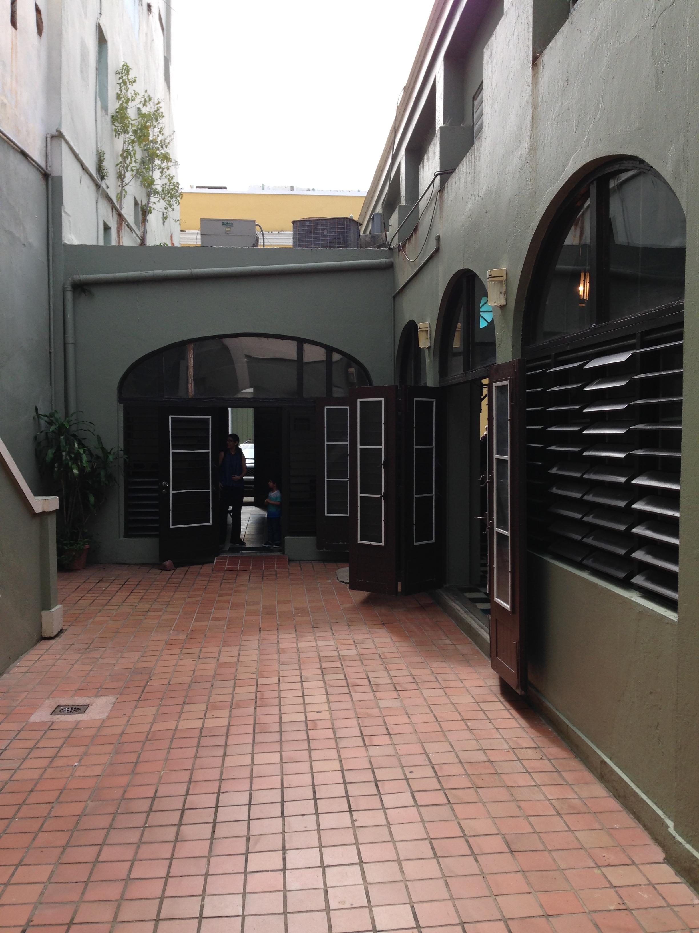 Calle de la Fortaleza 61 - Iglesia Presbiteriana Hugh O’Neill Memorial - San Juan (Viejo San Juan) - 2015 00010